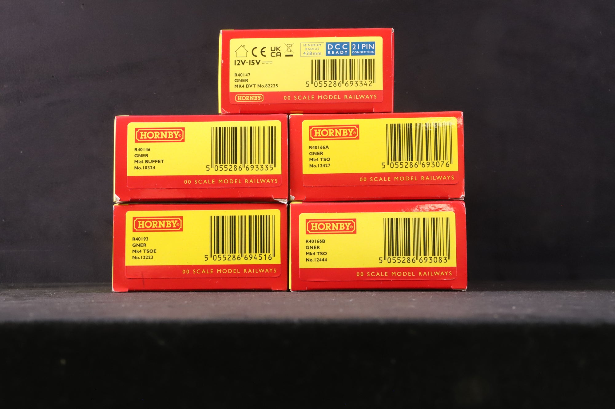 Hornby OO R40147 GNER Mk4 DVT'82225' & Rake Of 4 Mk4 GNER Coaches Inc. R40146, R40193, R40166B & R40166A