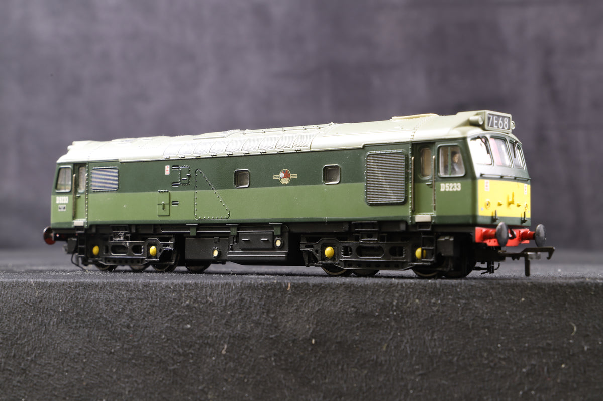 Bachmann OO 32-411 Class 25/2 &#39;D5233&#39;Two Tone BR Green With Roof Headcode