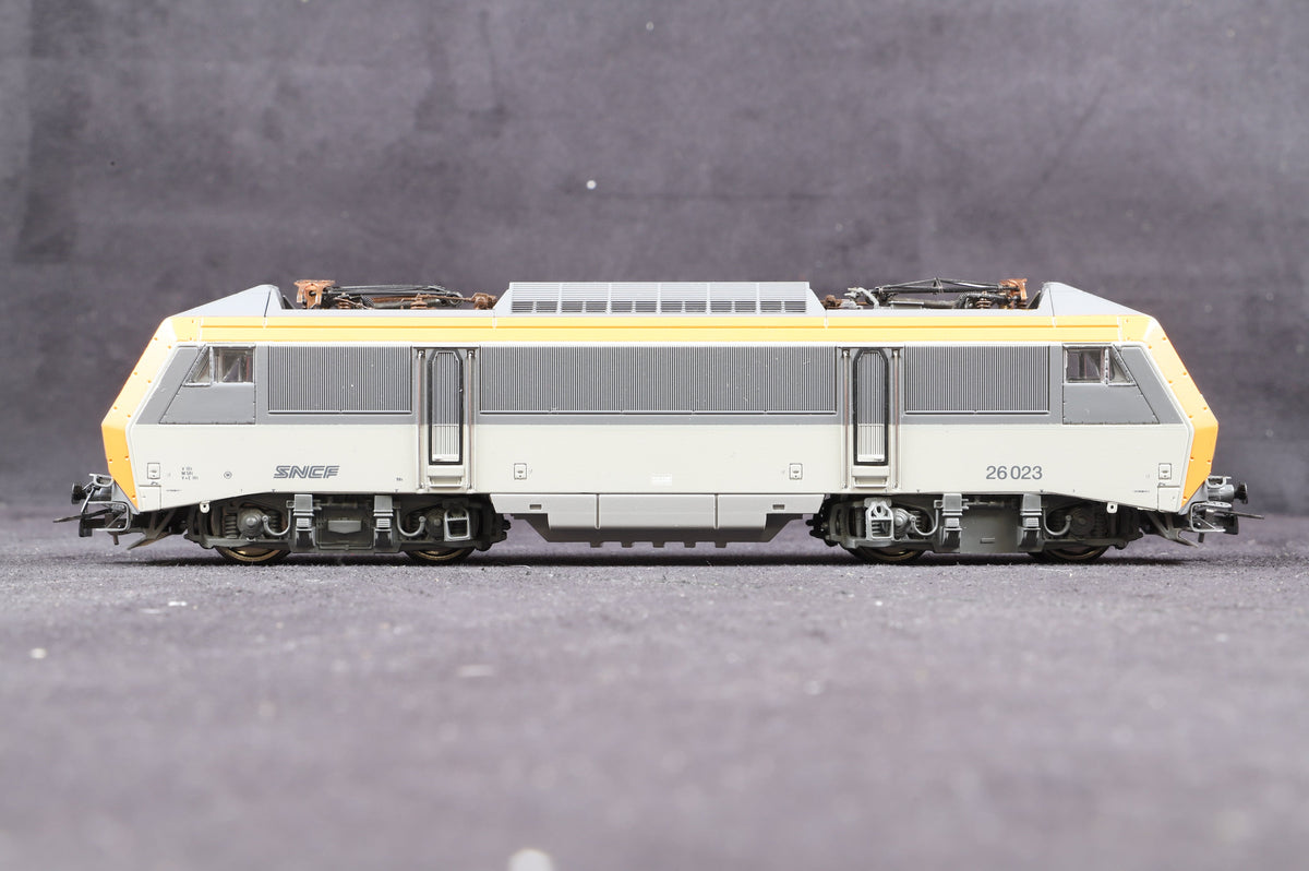 Jouef HO 837000 BB26000 Duel Voltage Electric Loco Original Livery, French SNCF