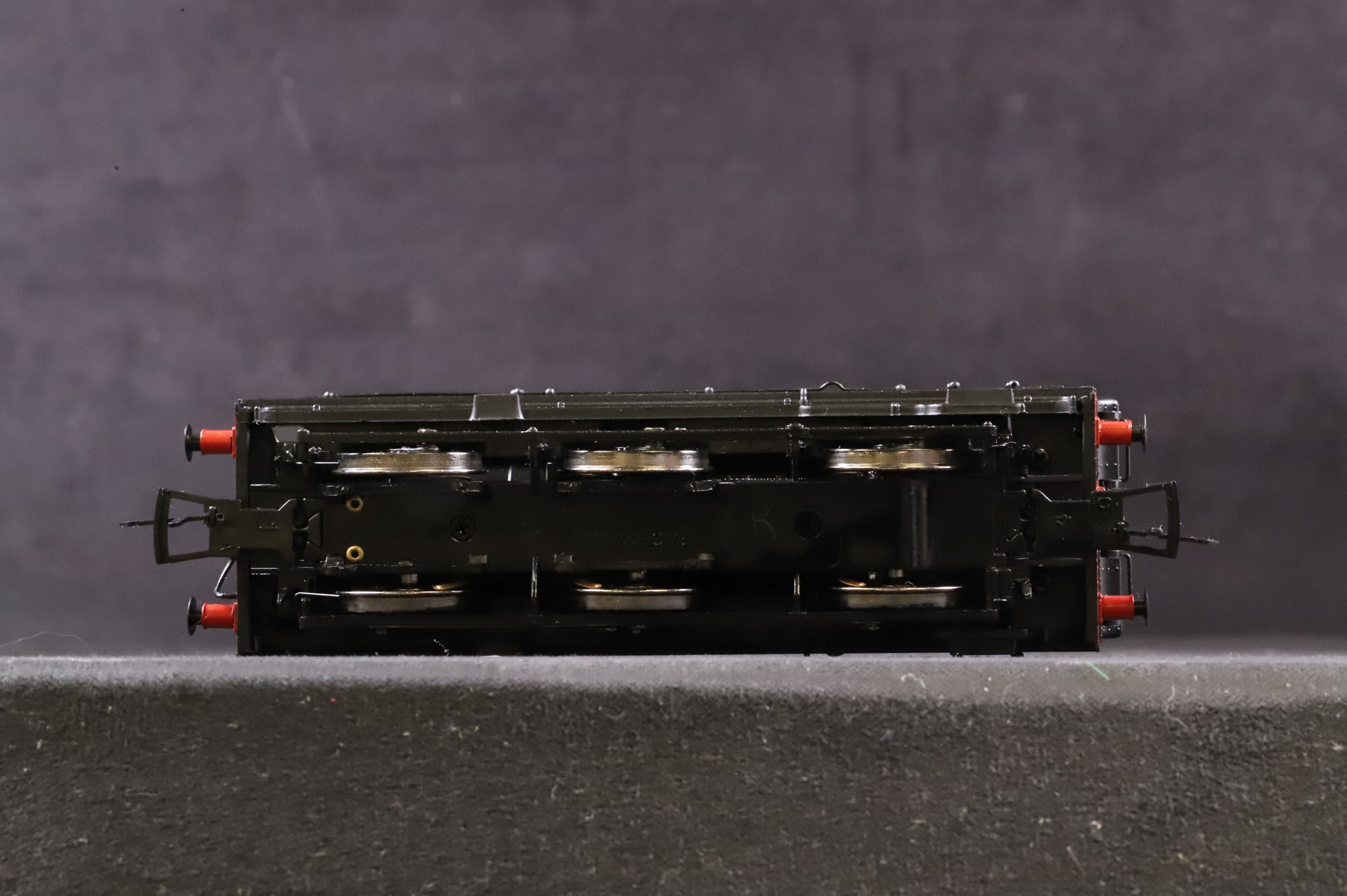 Bachmann OO 32-209 Class 8750 Pannier Tank No.3711 in BR Black w/ Early Crests