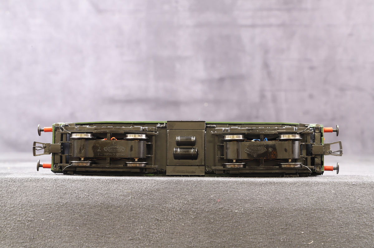 Bachmann OO 32-027Y/1 and Y/2 Class 20 Pack D8000 &amp; D8001 in BR green with Discs. Limited edition 355/504