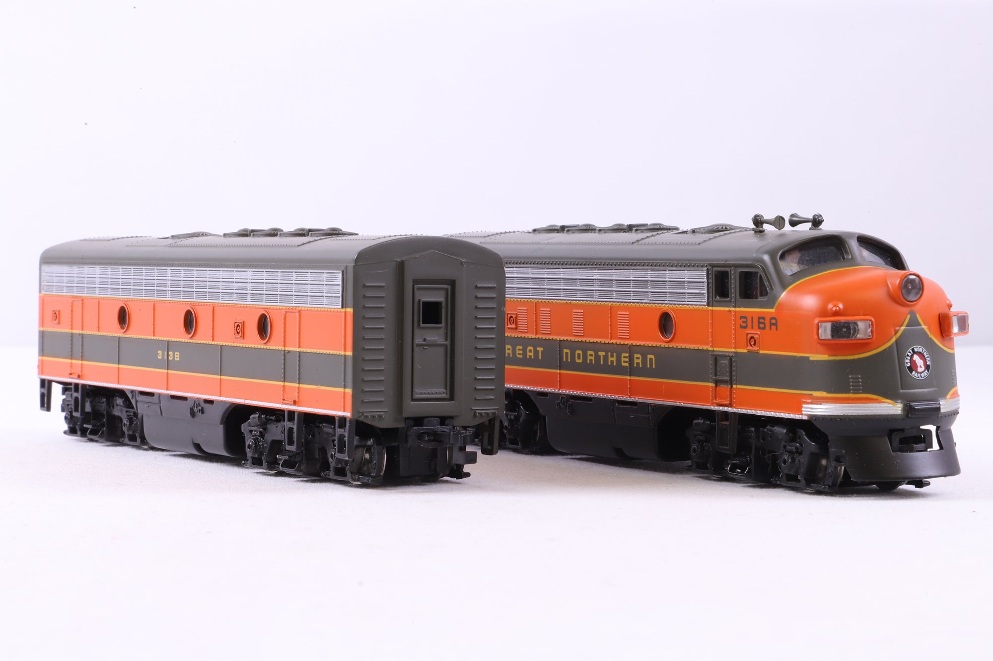 Bachmann Plus HO 31207 & 31209 EMD F7A&B GN '316A & 313B'
