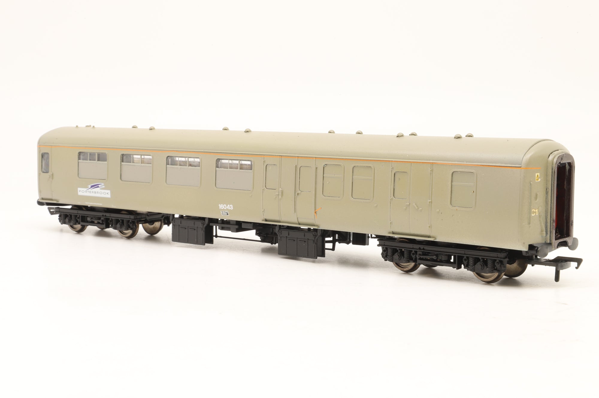 Bachmann OO Mk2 BSO 16043 in Porterbrook Grey