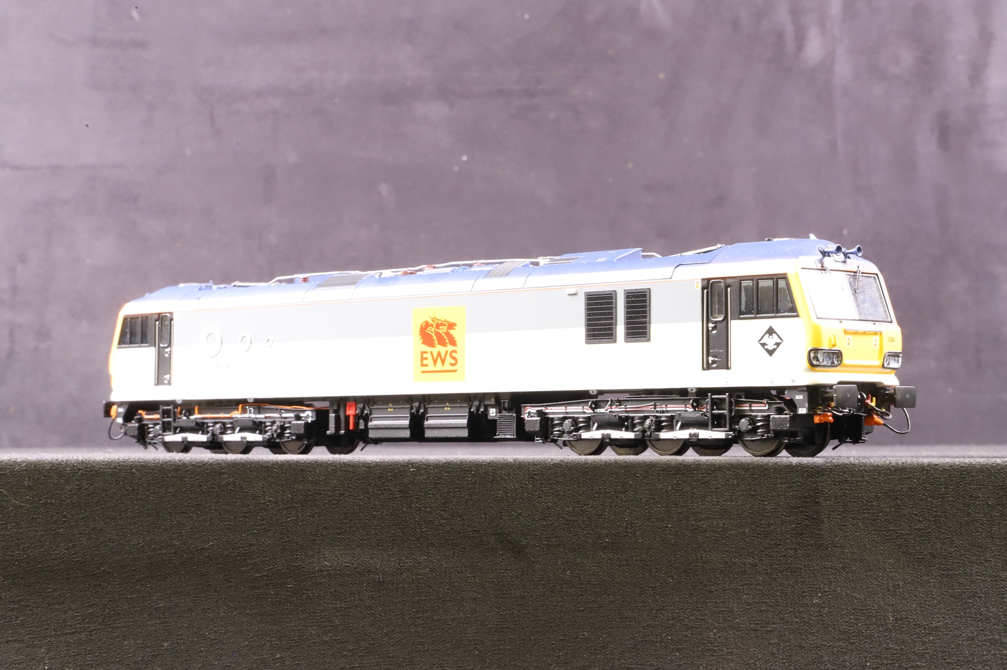 Accurascale OO ACC2199 Class 92 '92036' 'Bertolt Brecht' Railfreight Grey EWS Branding DCC Sound
