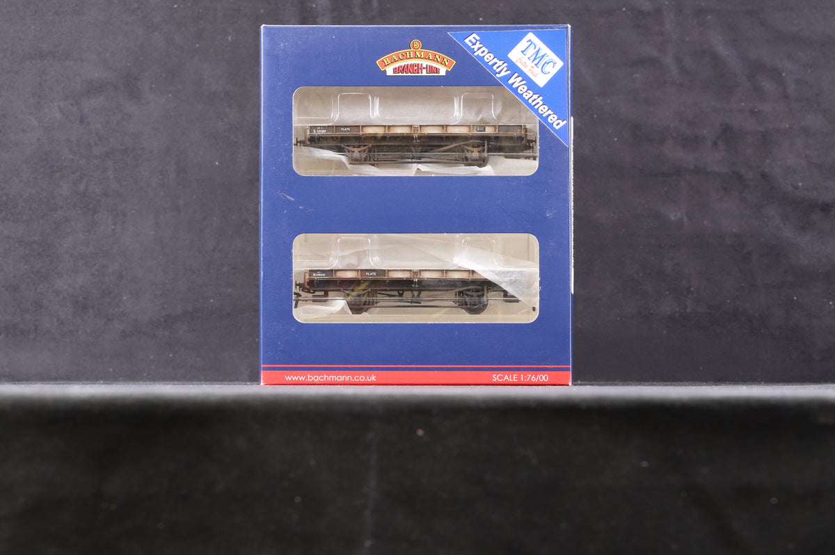 Bachmann OO 38-854Z Pair Of Plate Wagons Freight grey &#39;B930287 &amp; M496695&#39; TMC Weathered