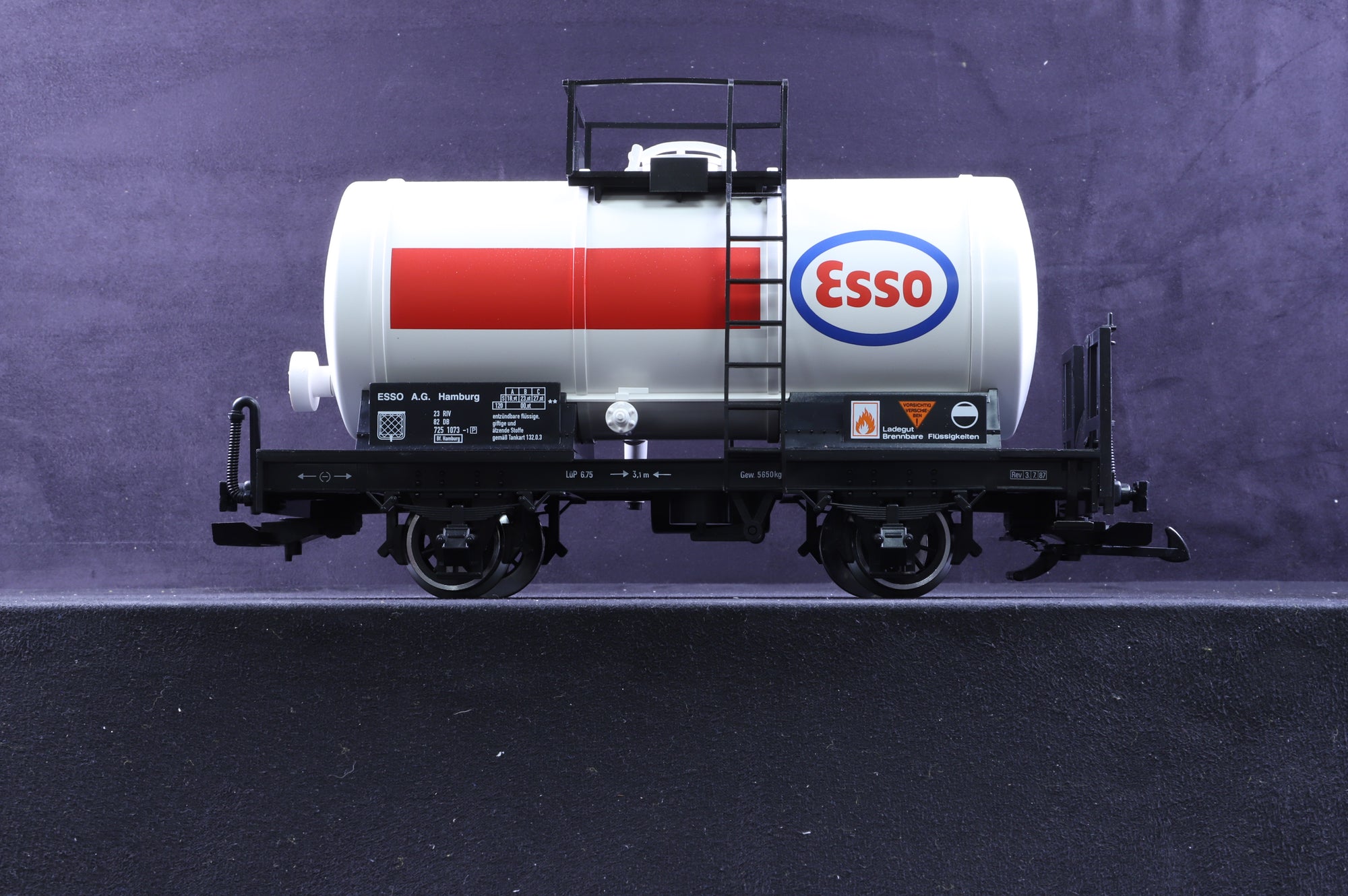LGB G Scale 49403 Set Of 3 Esso Tank Cars