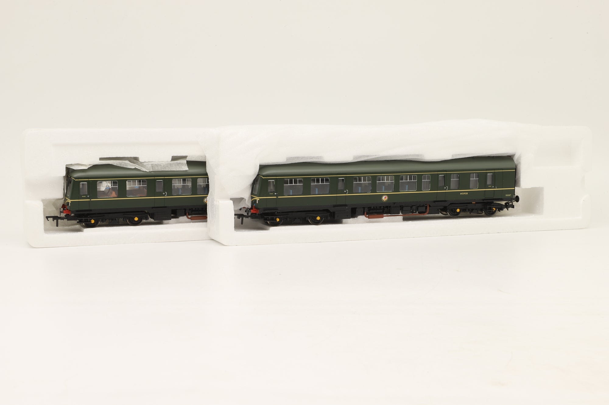 Bachmann OO 32-900A Class 108 2-Car DMU in BR Green w/ Speed Whiskers – DCC Sound