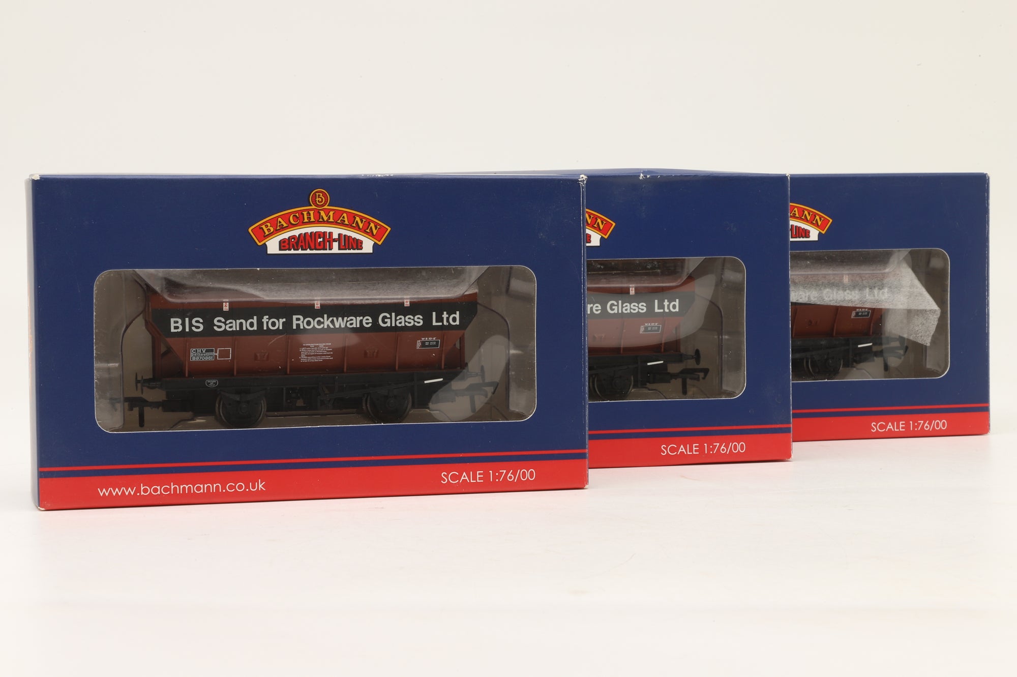 Bachmann OO 38-502 x3 Rake of 3 CHV COVHOP Wagons 'BIS Sand for Rockware Glass Ltd'
