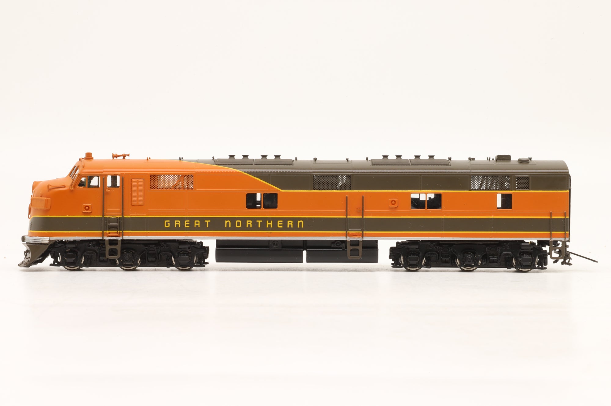 Oriental Limited/Samhongsa HO EMD E7A 2000HP Phase I Great Northern, Factory Painted