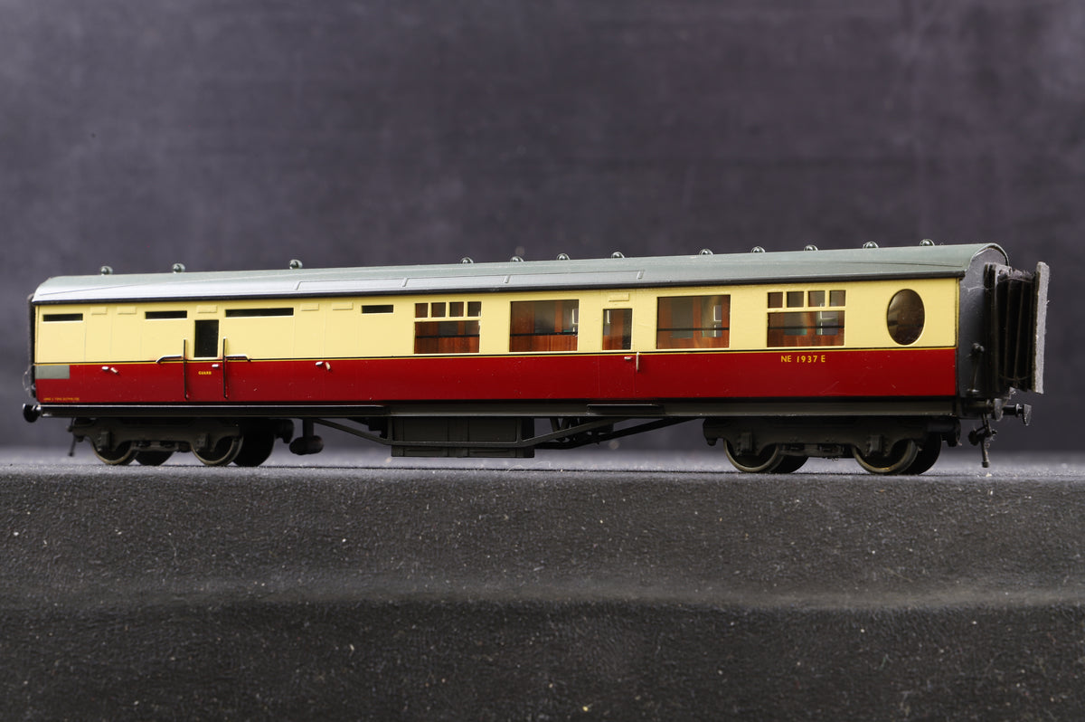 Lawrence Scale Models OO Crimson &amp; Cream Thompson Brake Coach