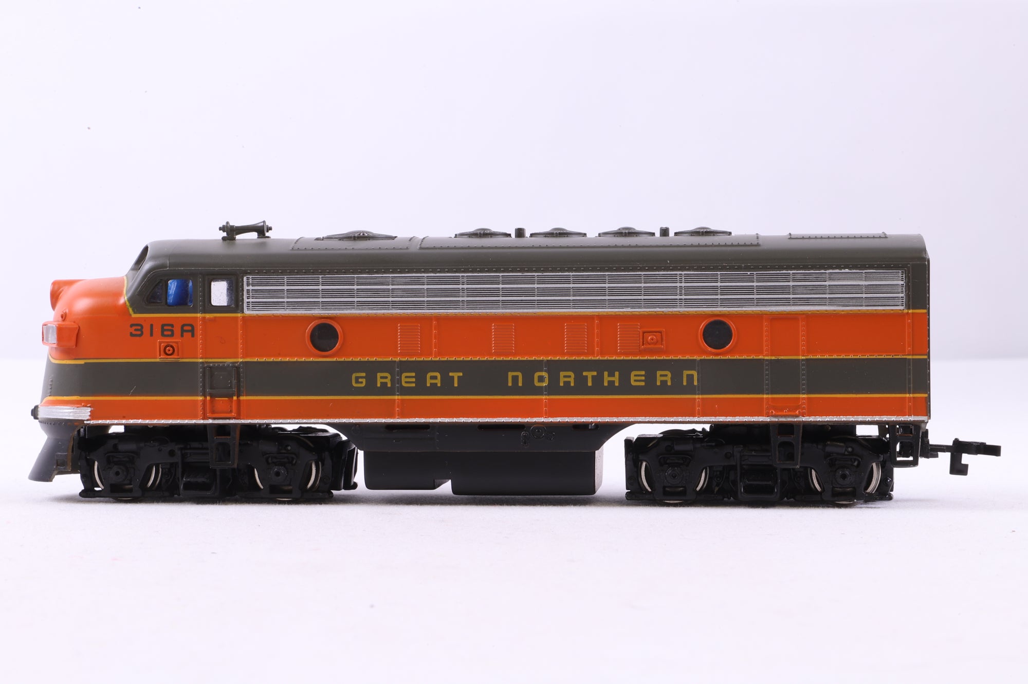 Bachmann Plus HO 31207 & 31209 EMD F7A&B GN '316A & 313B'