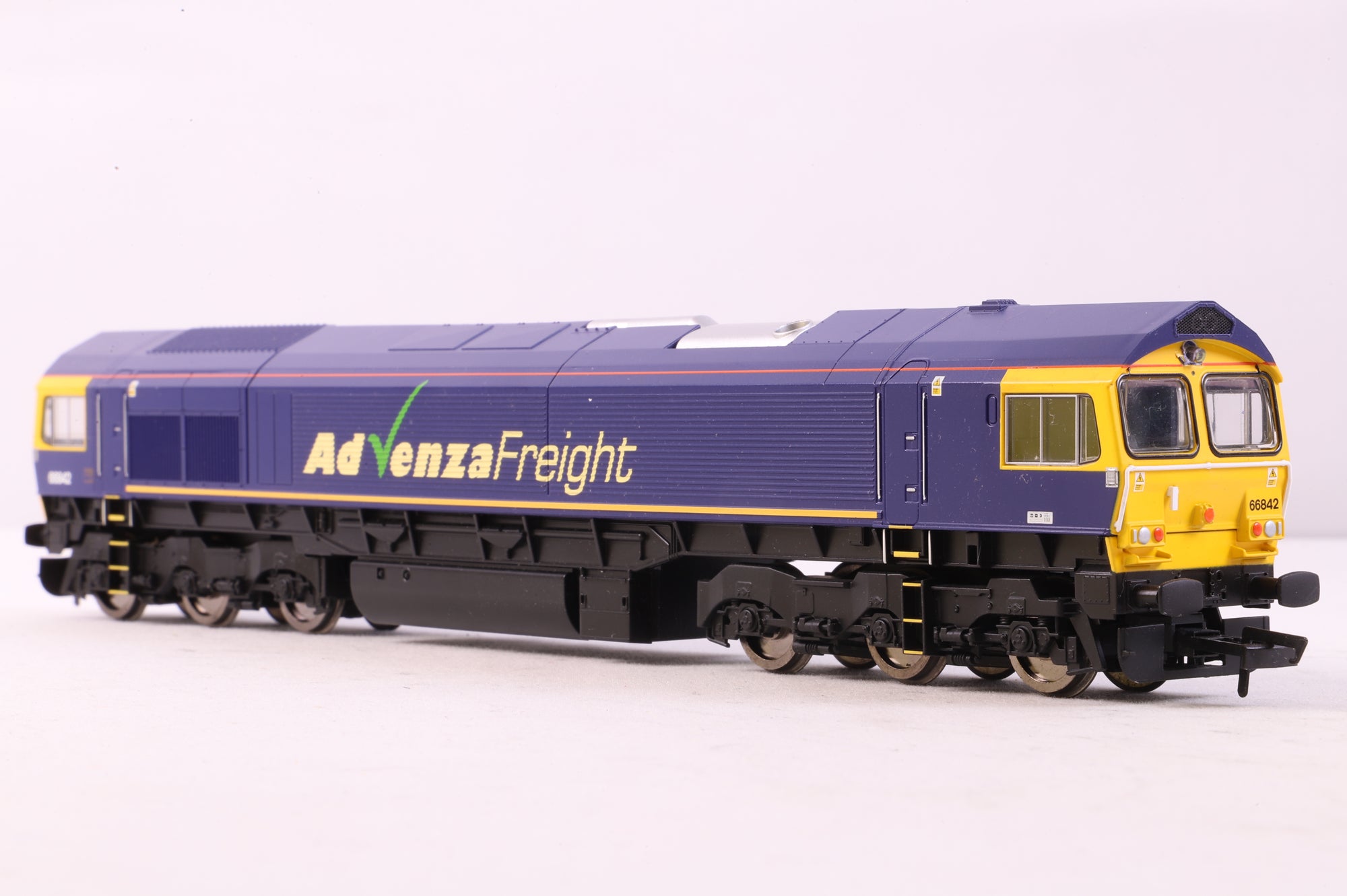 Hornby OO R2954 Class 66 '66842' Advenza DCC Fitted