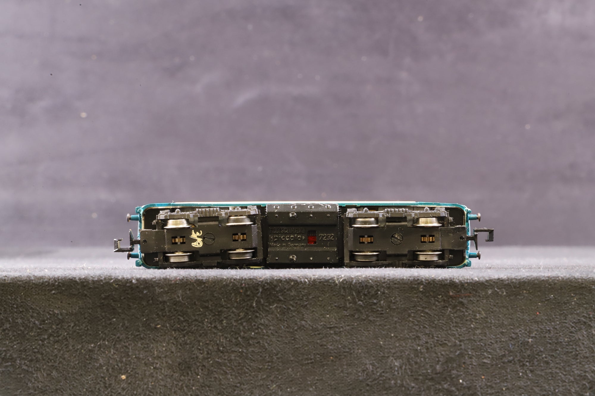 Fleischmann N 7233 DB Diesel Loco BR 210 004-8