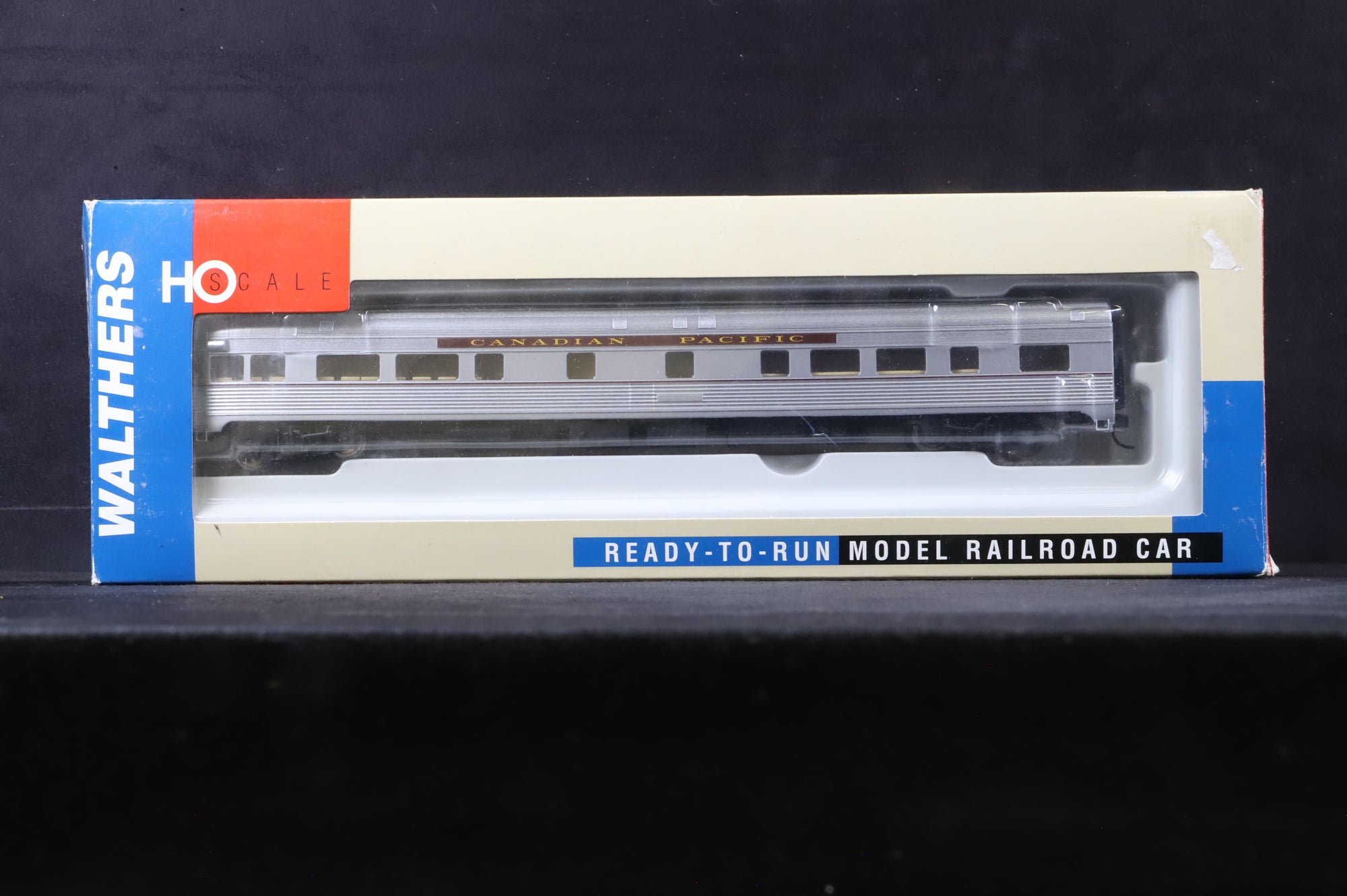 Walthers HO 932-6509 85' Budd Tavern Observation Car Canadian Pacific