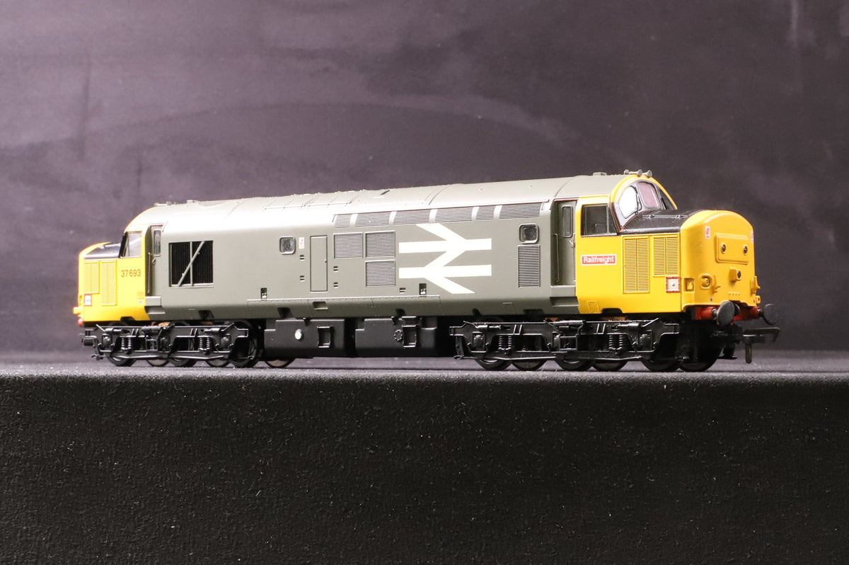 Bachmann OO Class 37/5 37693 in BR Railfreight Grey w/Large Logo