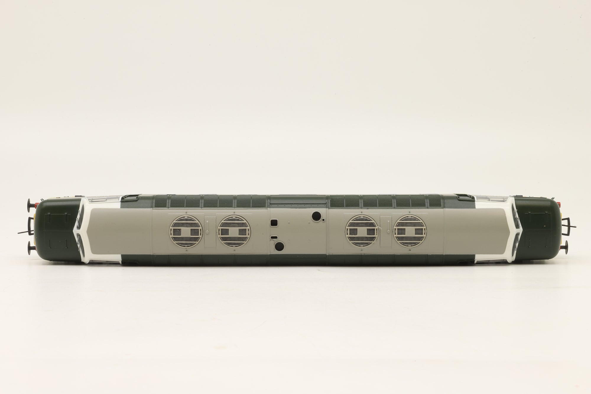 Bachmann OO 32-525DS Class 55 Deltic 'D9007' 'Pinza' BR Two Tone Green DCC Sound