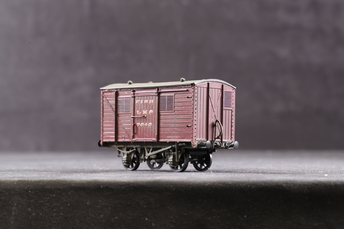 P4 Kit Built Rake Of 5 LMS Weathered Box Vans