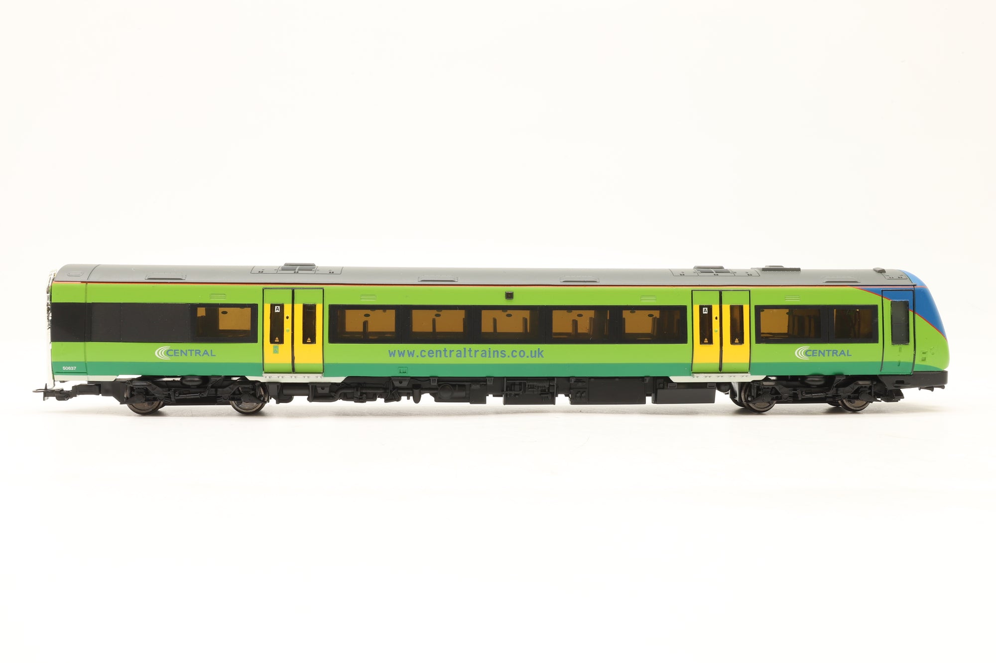Bachmann OO 32-460 Class 170/5 Turbostar 3-Car DMU in Central Trains Livery