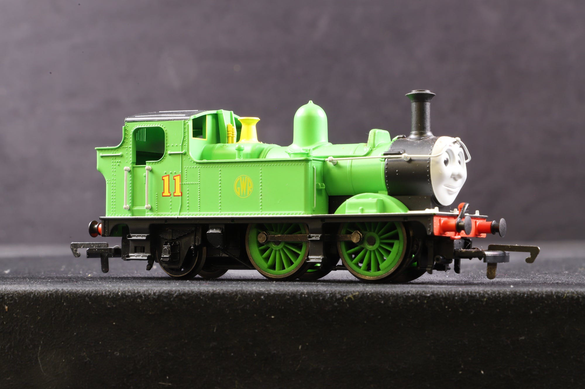 Hornby OO R9070 Thomas & Friends 'Oliver' '11' Steam Locomotive