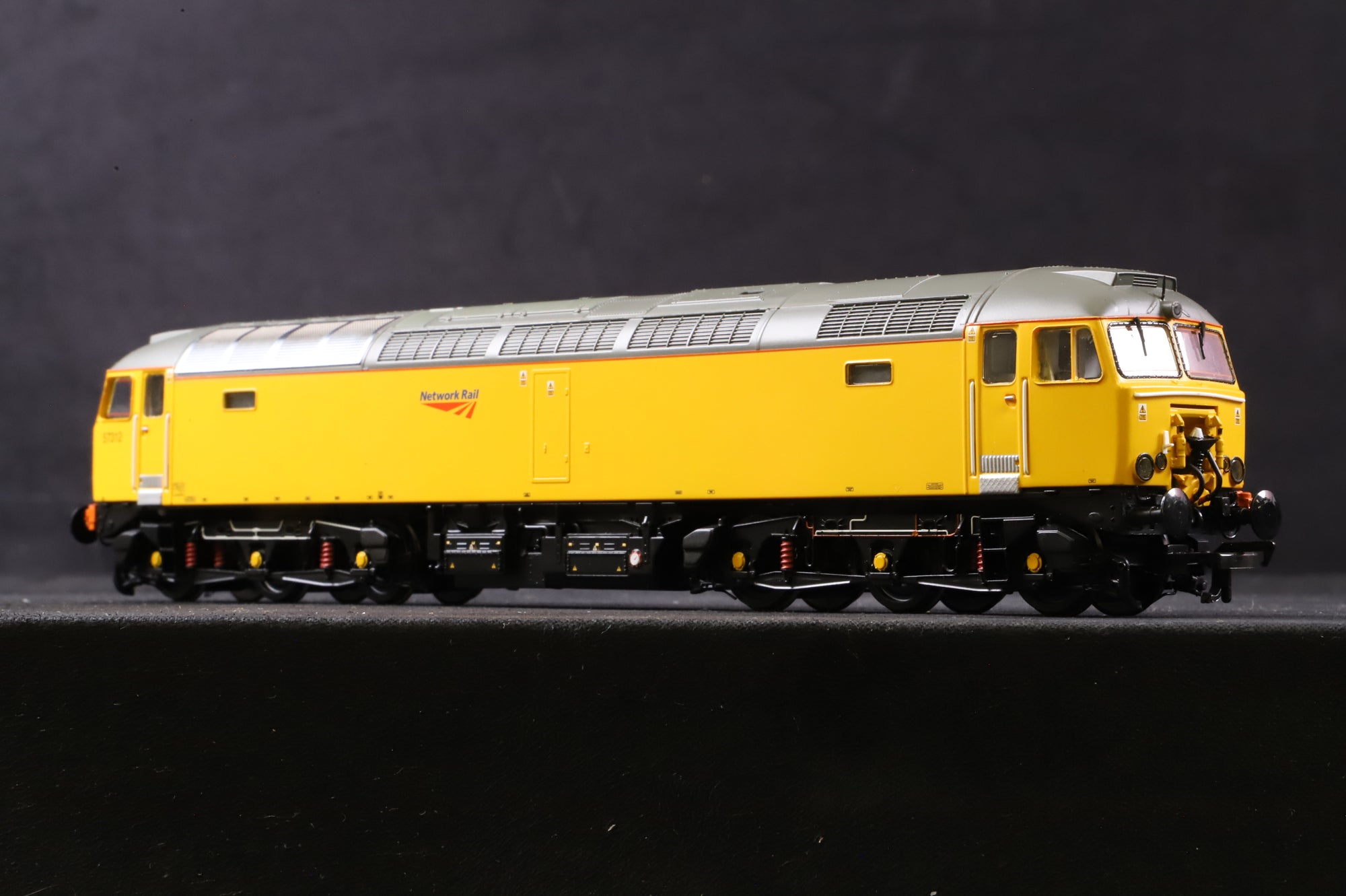 Bachmann OO 32-761 Class 57 57312 in Network Rail Livery