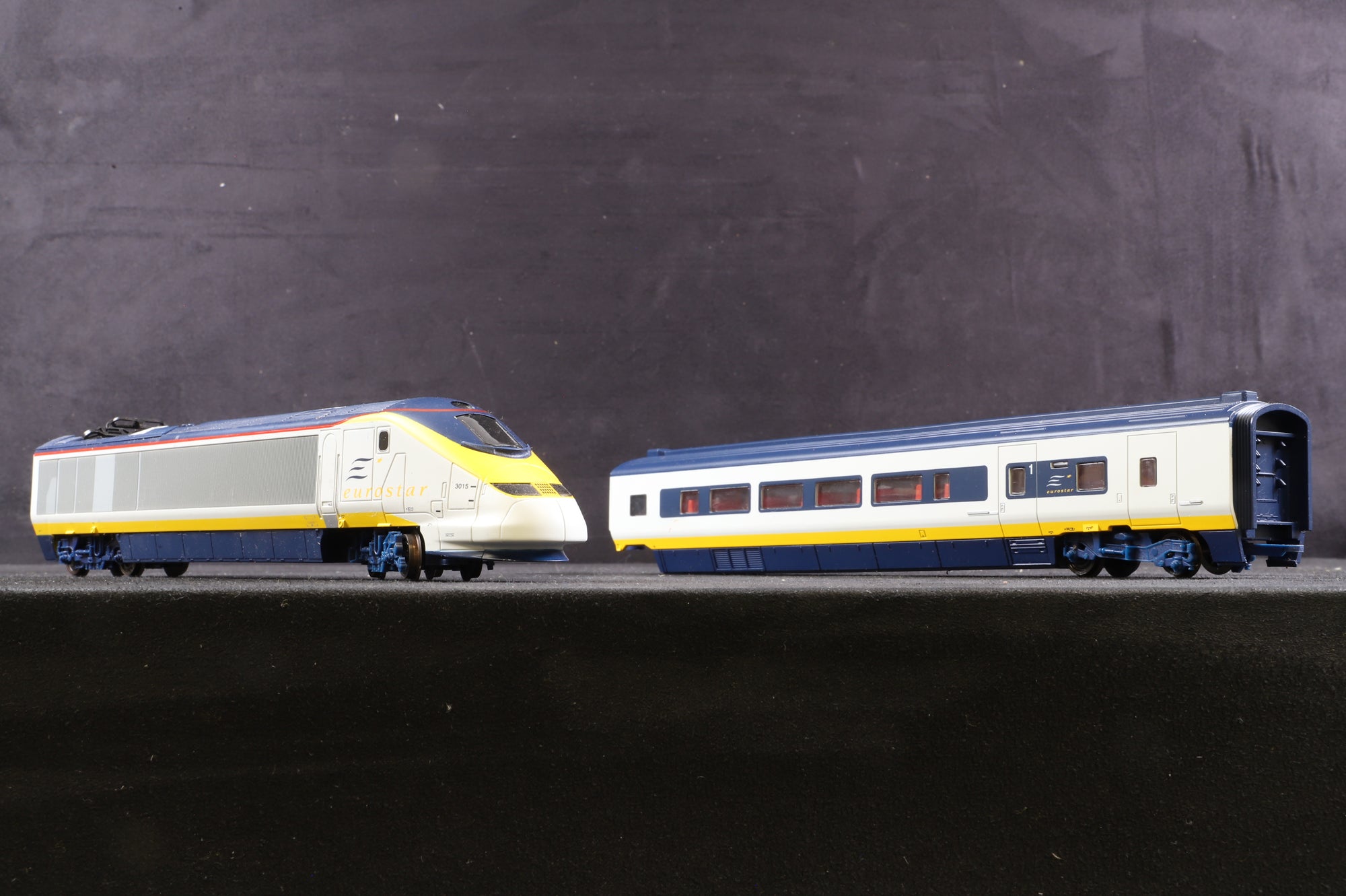 Hornby OO Eurostar 12 Car Set