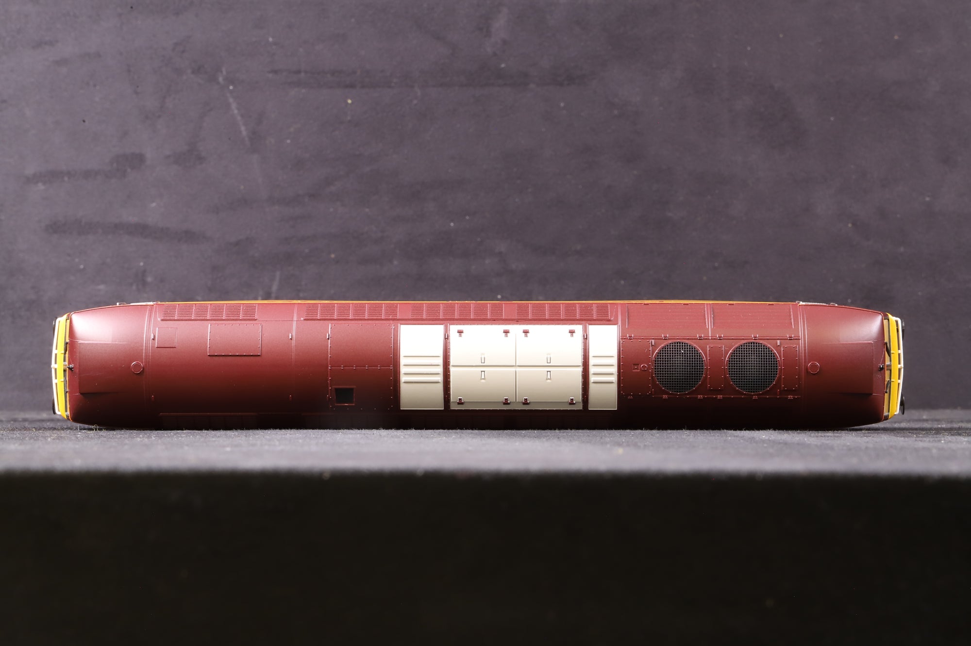 Heljan OO Class 47 '47792' EWS Robin Hood