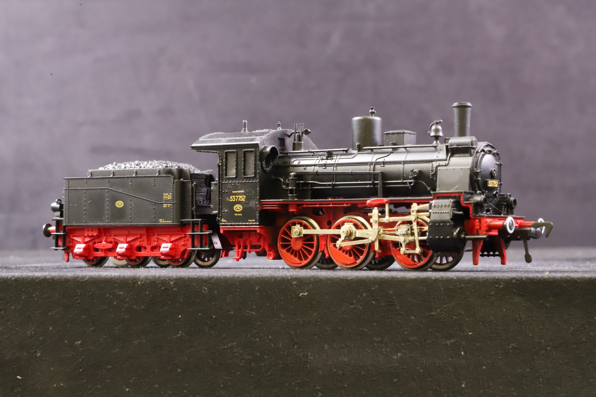 Fleischmann HO 4124 BR 53 0-6-0 537752 in DRG Black/Red