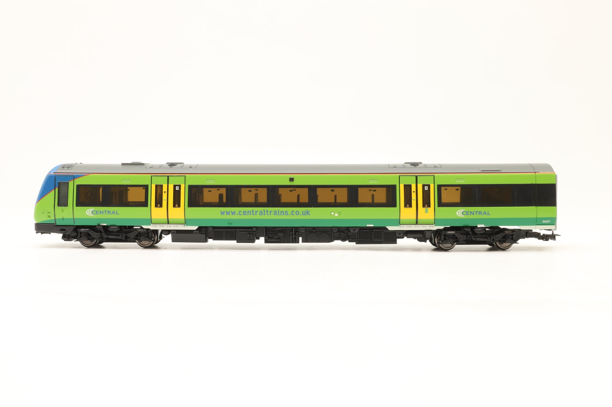 Bachmann OO 32-460 Class 170/5 Turbostar 3-Car DMU in Central Trains Livery