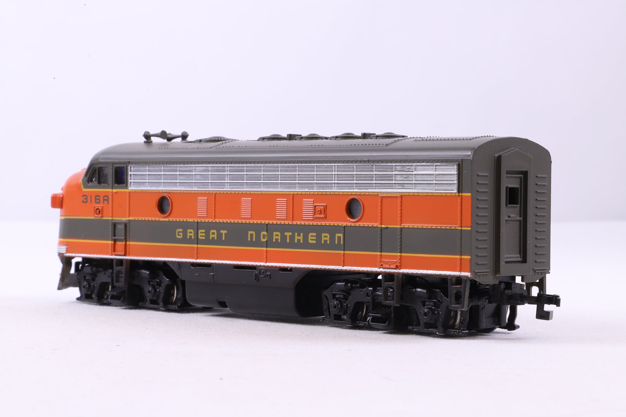 Bachmann Plus HO 31207 & 31209 EMD F7A&B GN '316A & 313B'
