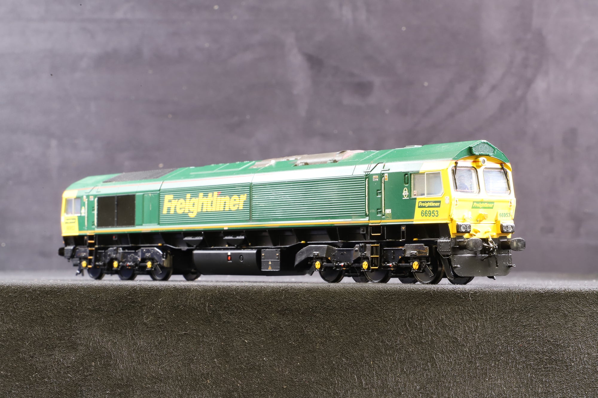 Bachmann OO Class 66/9 '66953' Freightliner Renumbered, DCC Sound