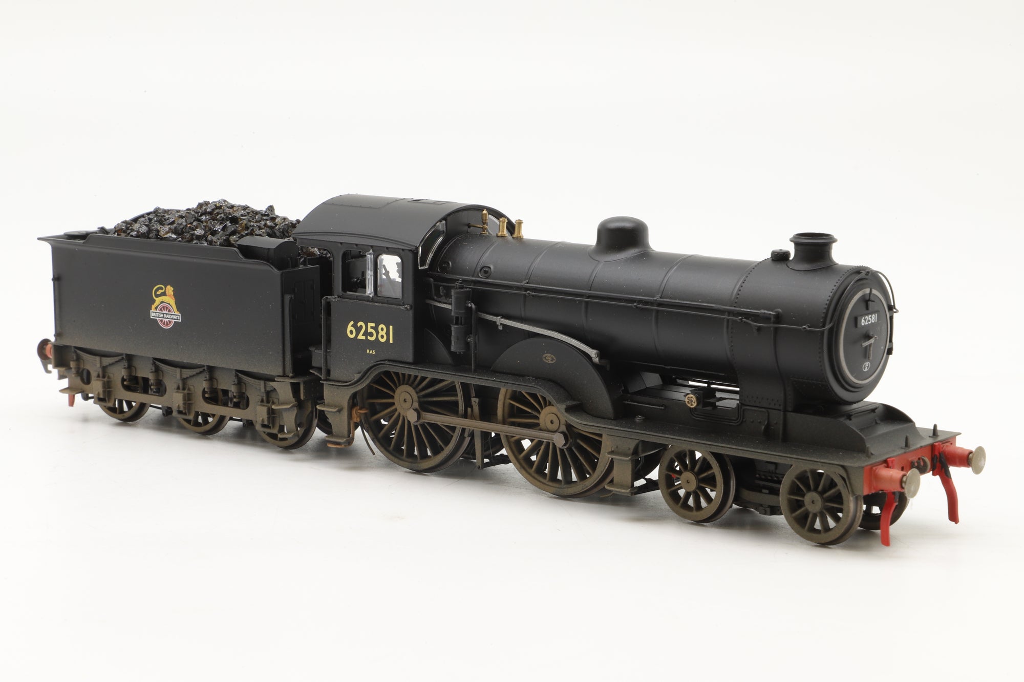 Hornby OO R3303 Class D16/3 62581 in BR Black w/ Early Crests - Weathered