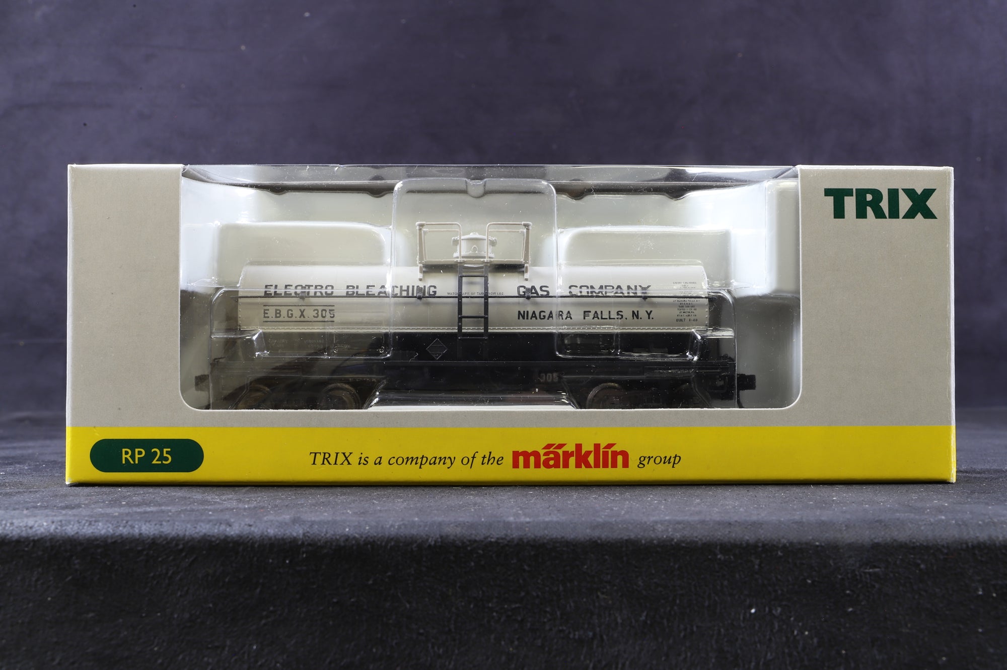 TRIX HO 24908 Triple Pack of Tank Cars