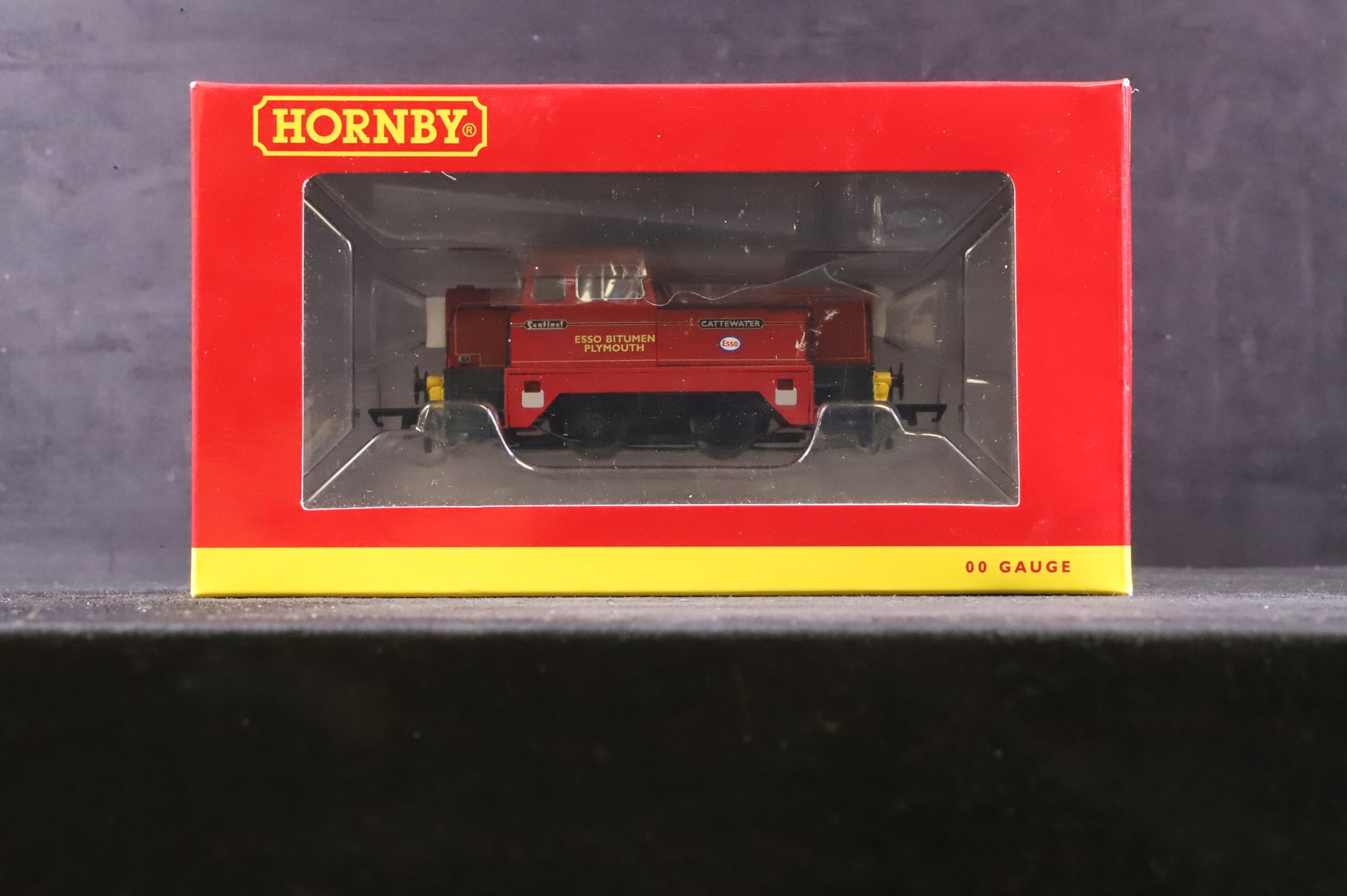 Hornby OO R3179 Sentinel 4wDM Shunter 'Cattewater' in Essso Bitumen Livery