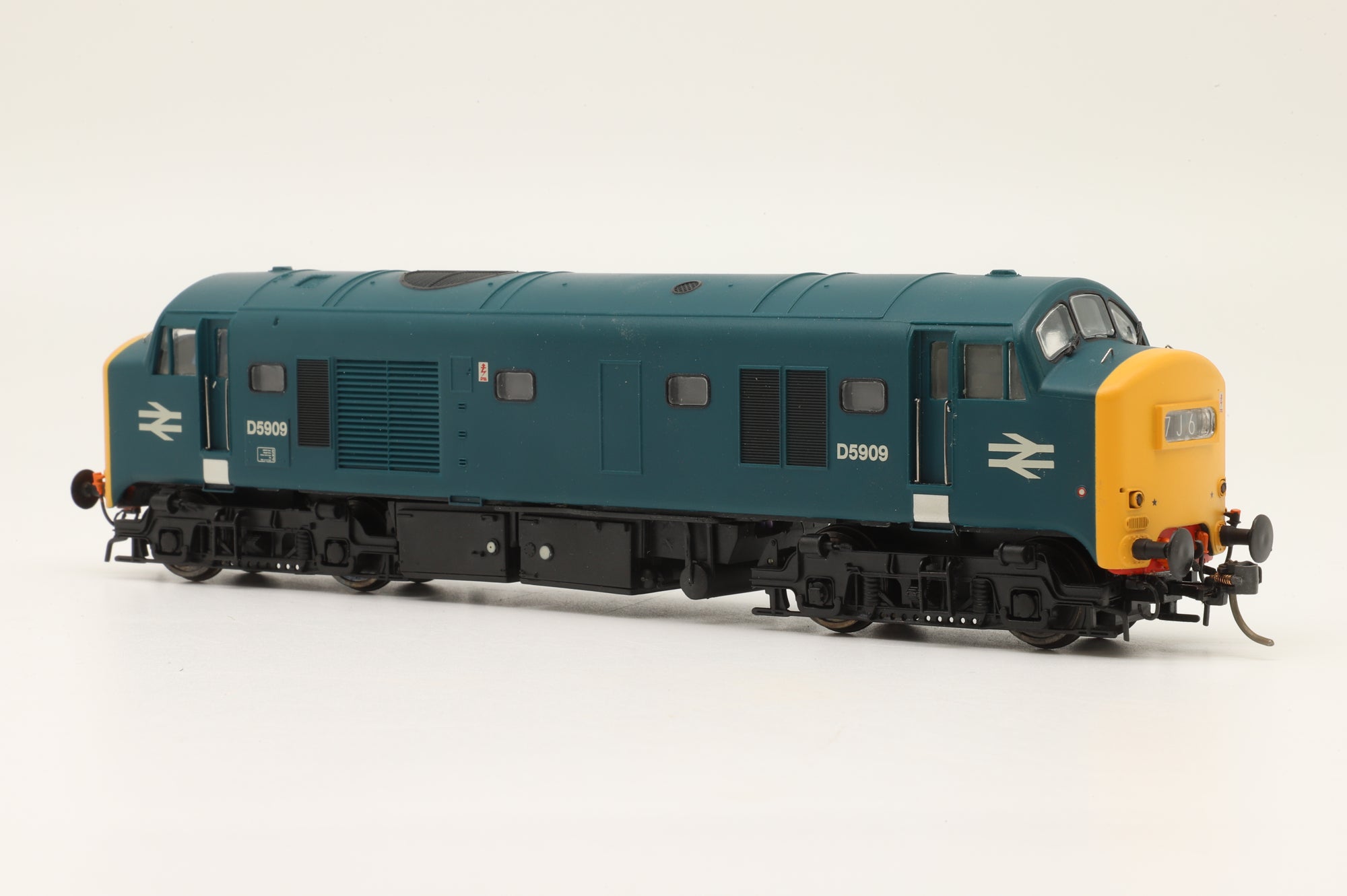 Heljan OO 2302 Class 23 'D5908' Green Livery with Full Yellow Ends & Double Arrow, DCC Sound