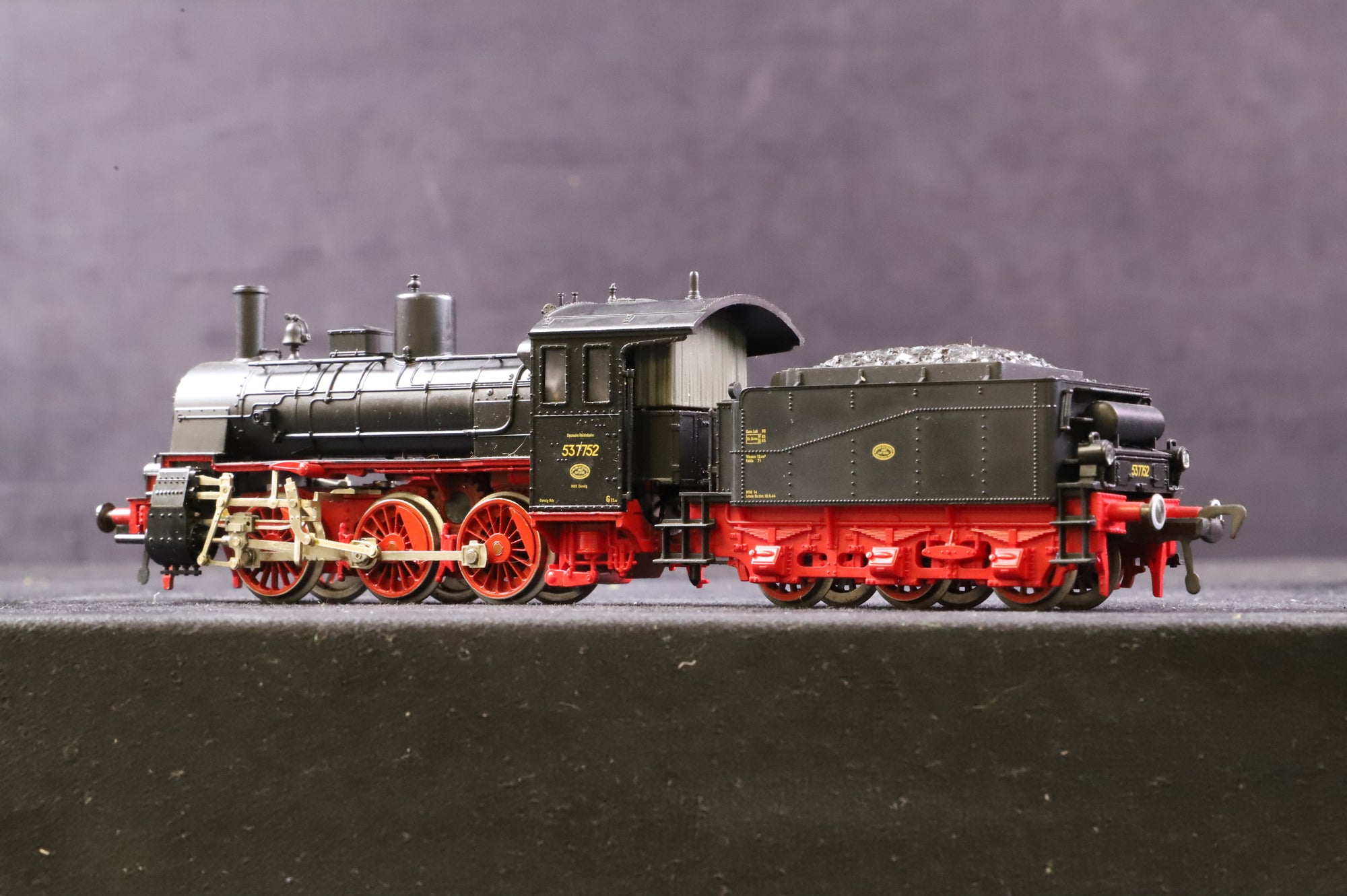 Fleischmann HO 4124 BR 53 0-6-0 537752 in DRG Black/Red