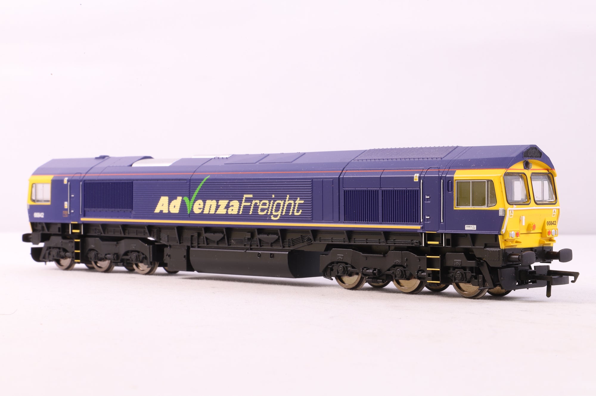Hornby OO R2954 Class 66 '66842' Advenza DCC Fitted