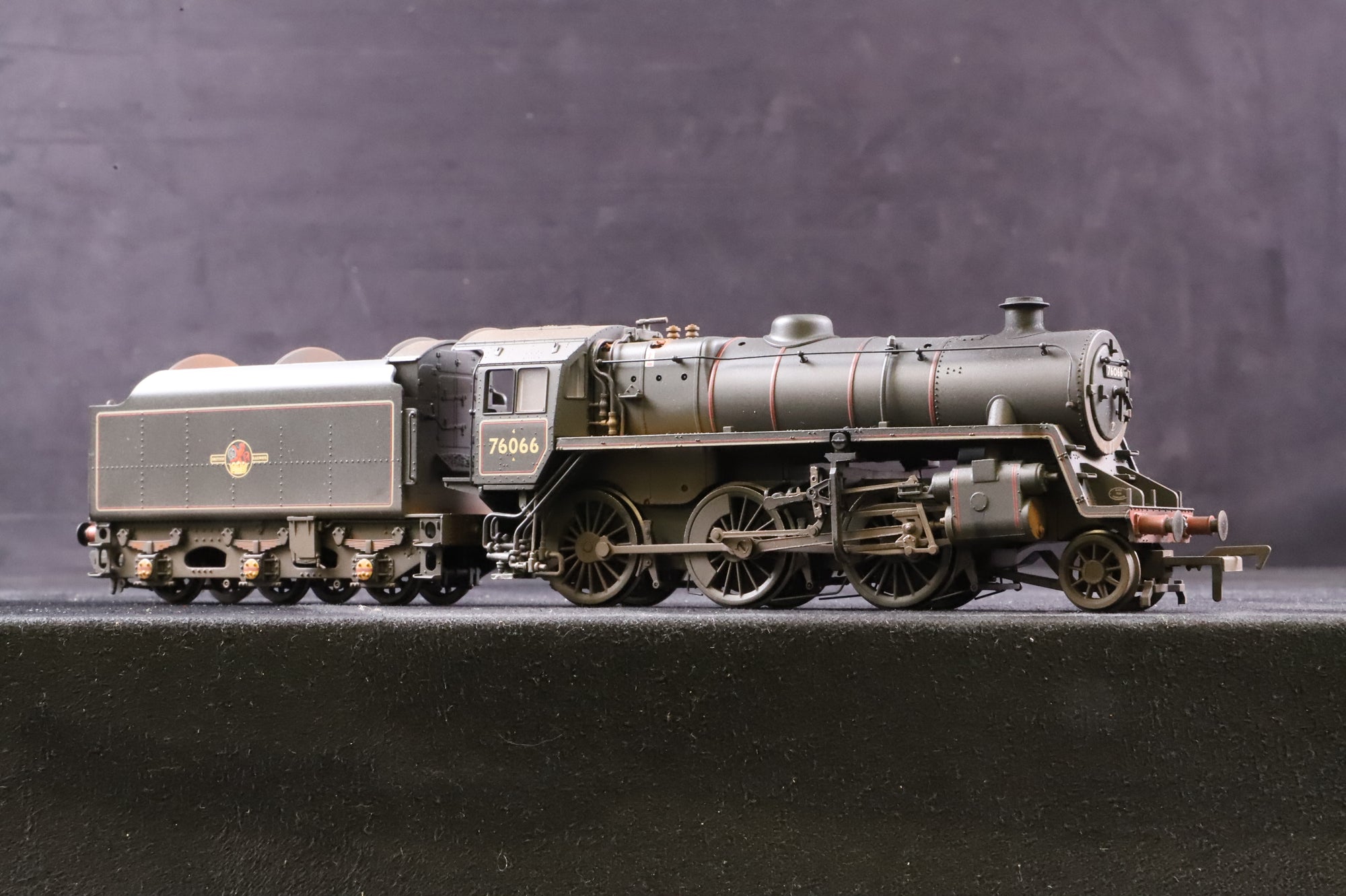 Bachmann OO 32-956 BR Standard Class 4MT '76066' BR Lined Black L/C BR1B Tender Weathered & DCC Sound