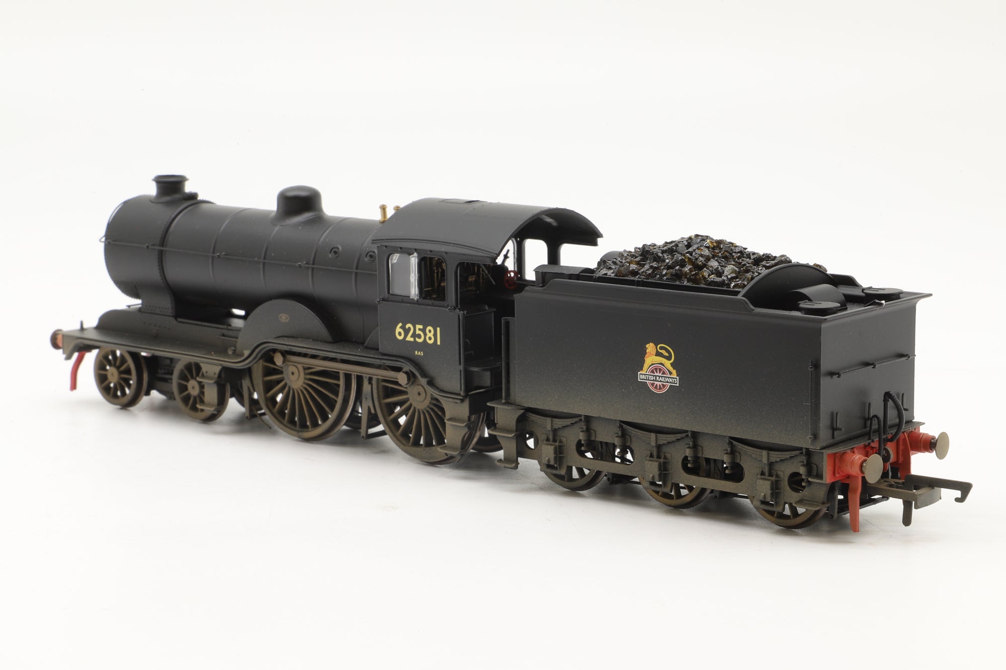 Hornby OO R3303 Class D16/3 62581 in BR Black w/ Early Crests - Weathered