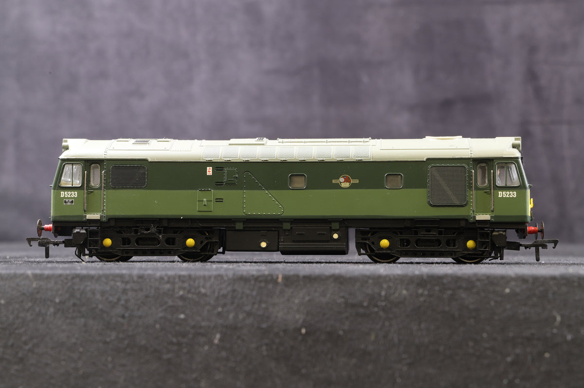 Bachmann OO 32-411 Class 25/2 &#39;D5233&#39;Two Tone BR Green With Roof Headcode