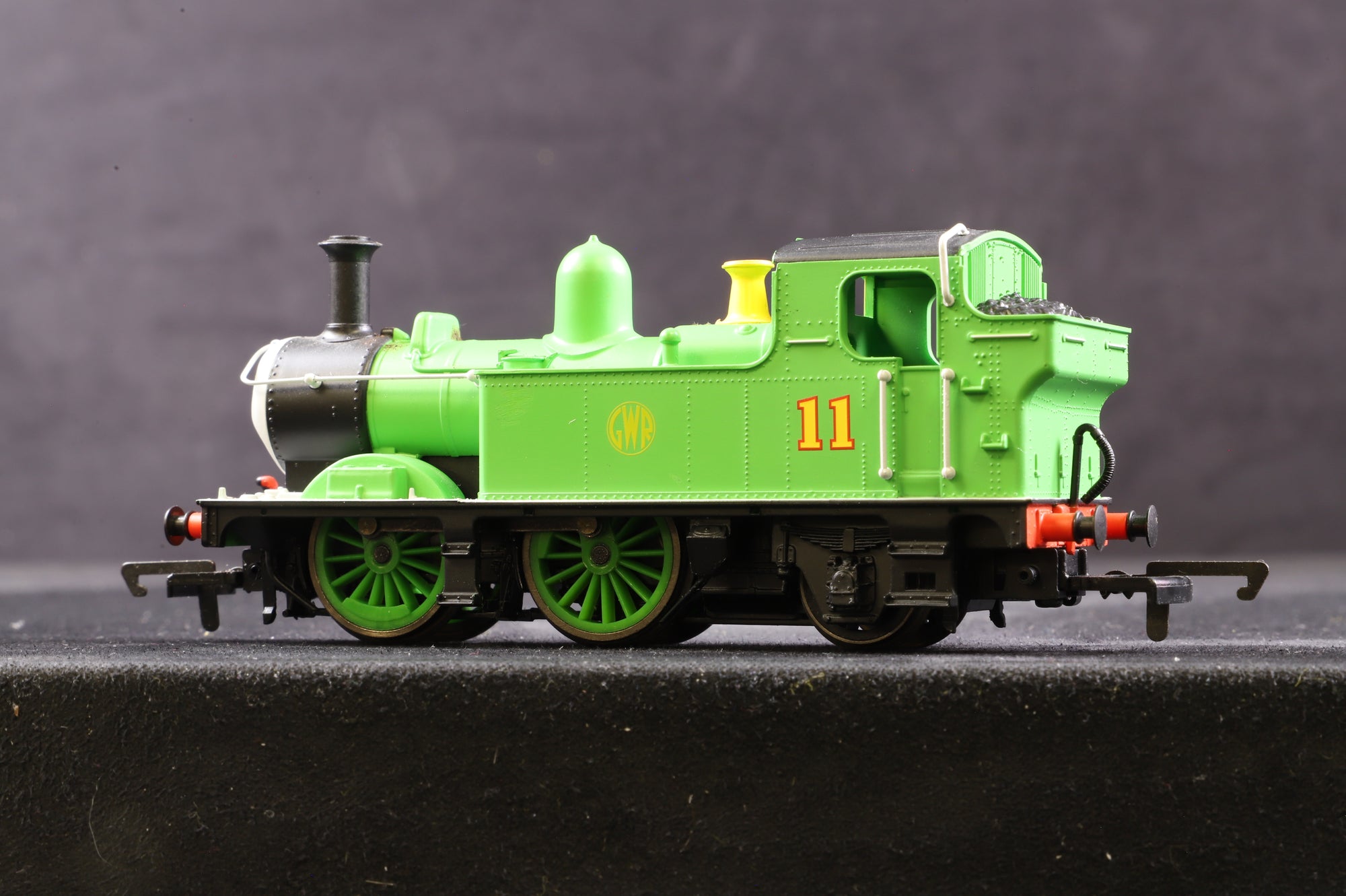 Hornby OO R9070 Thomas & Friends 'Oliver' '11' Steam Locomotive