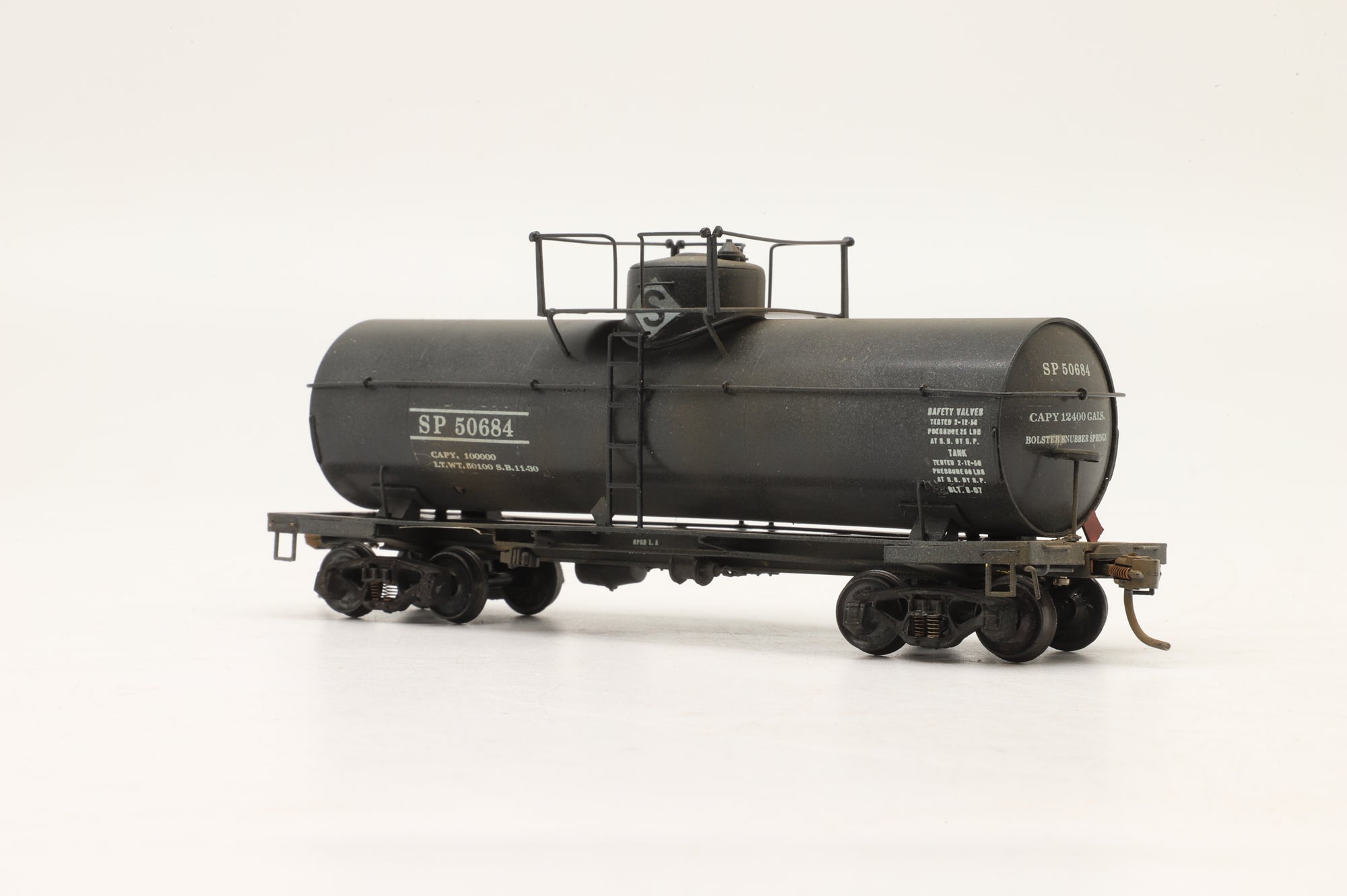 Iron Horse HO Brass 15660 8,000 Gallon Tank Car in SP Black – Weathered