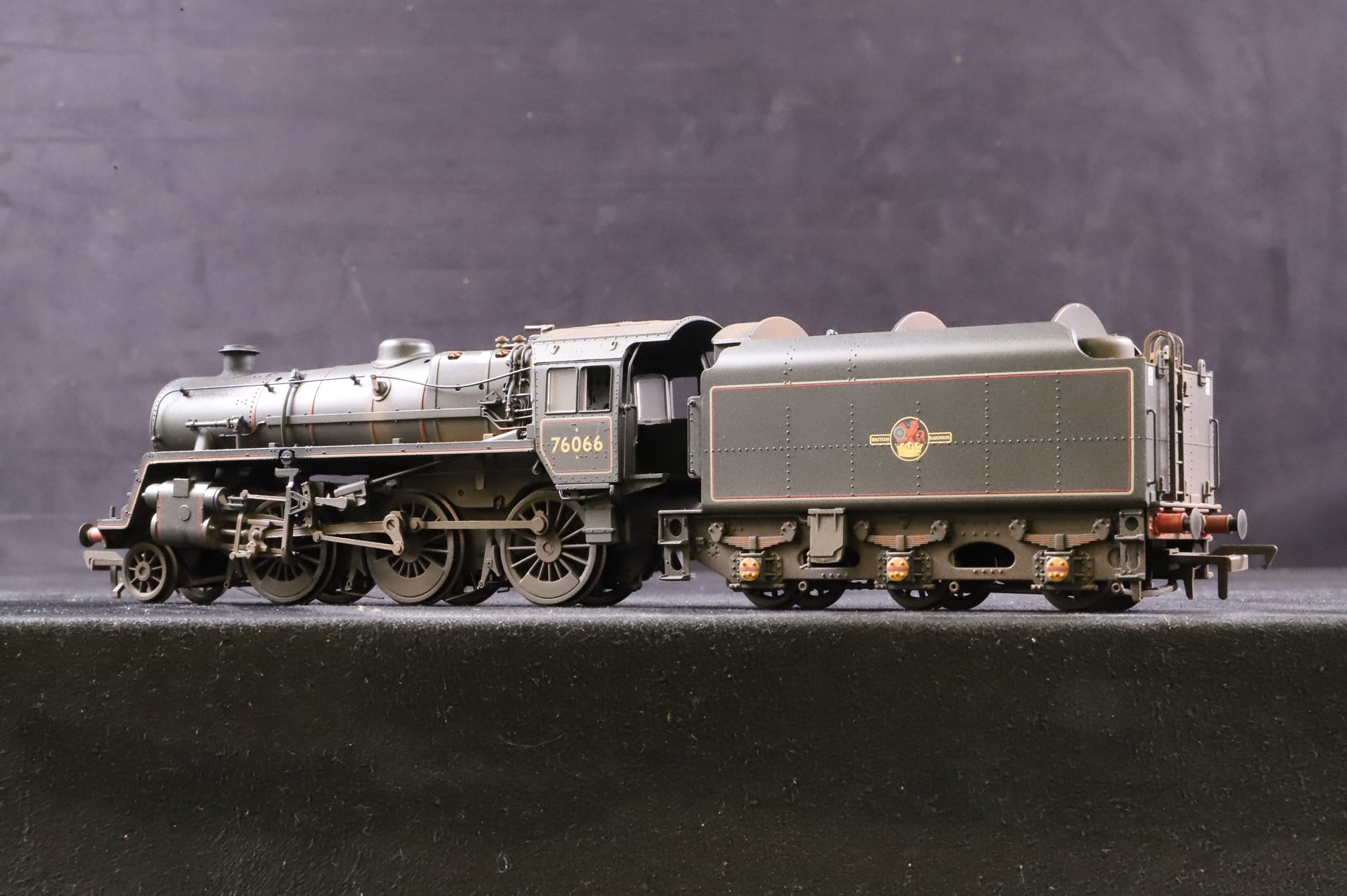 Bachmann OO 32-956 BR Standard Class 4MT '76066' BR Lined Black L/C BR1B Tender Weathered & DCC Sound