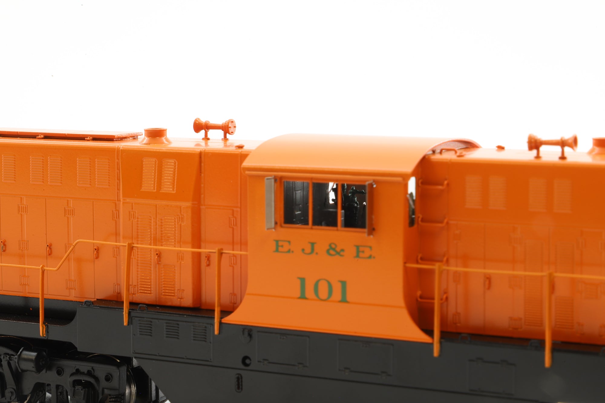 The Division Point HO Brass 1104.4 Diesel Loco EJ&E Baldwin Center Cab DT-6-6-2000 - Orange/Black