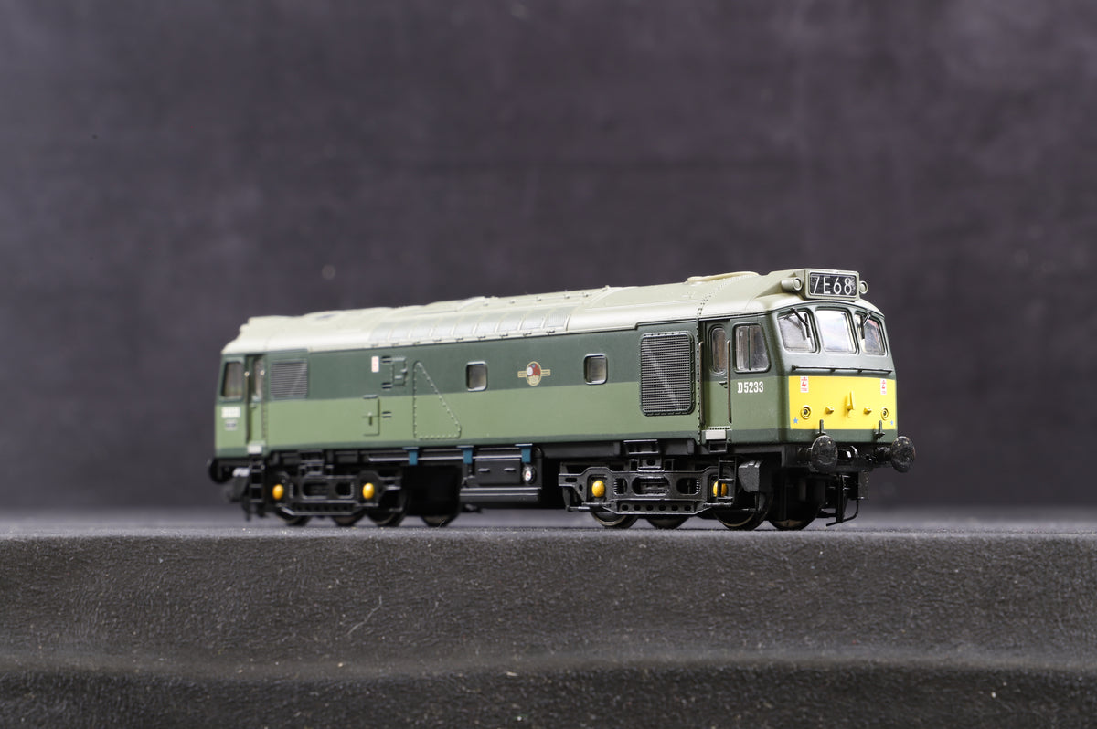 Bachmann OO 32-411 Class 25 &#39;D5233&#39; Two Tone BR Green L/C