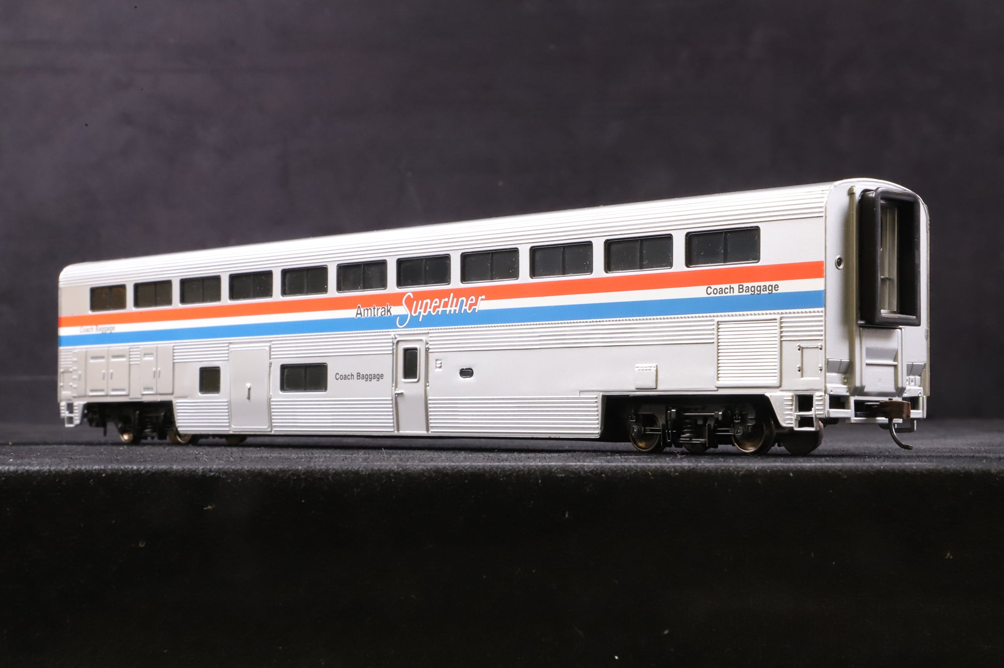 Walthers HO Rake of 3 Amtrak Superliner Coaches, Inc. 932-6154, 63 & 72