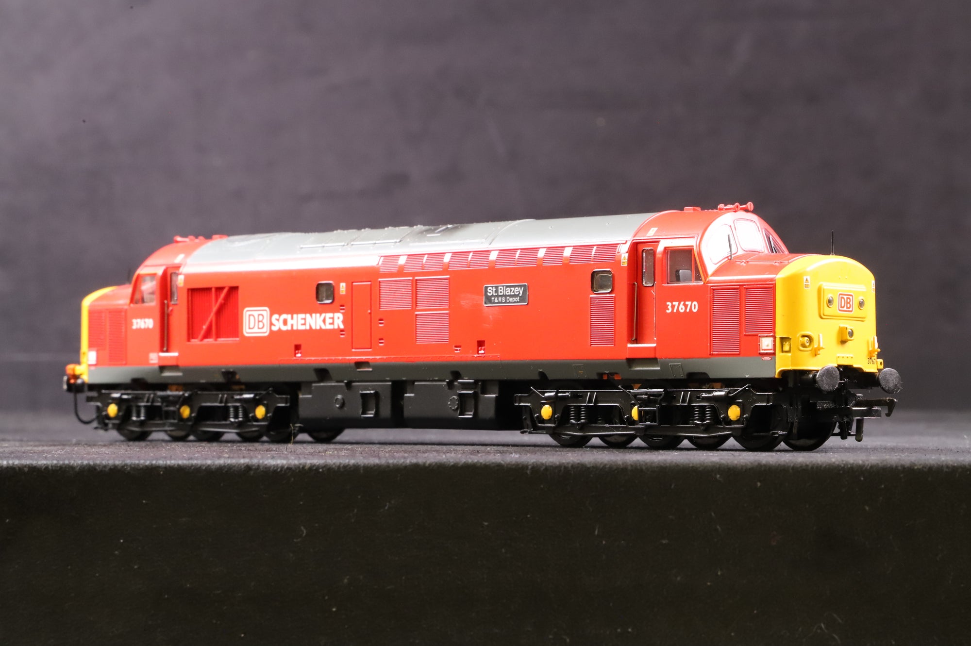 Bachmann OO 32-381PDS Class 37/5 '37670' 'St.Blazey' DB Schenker, Rail Express Exclusive, DCC Sound