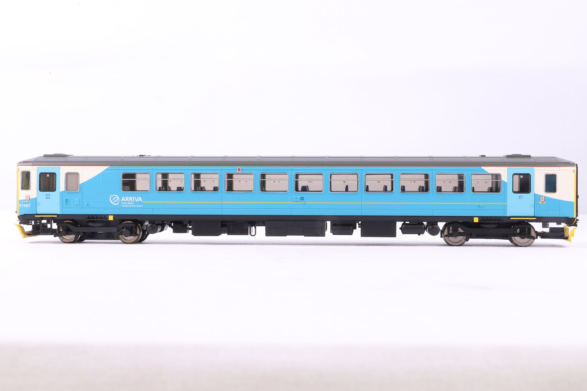 Hornby OO R2932X Arriva Trains Wales Class 153 DMU '153367', DCC Fitted