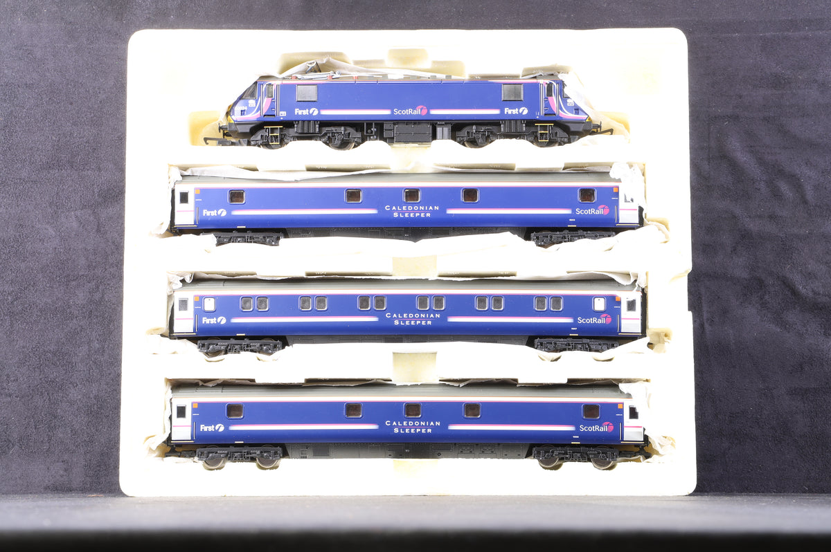 Hornby OO R2663 Caledonian Sleeper Train Pack