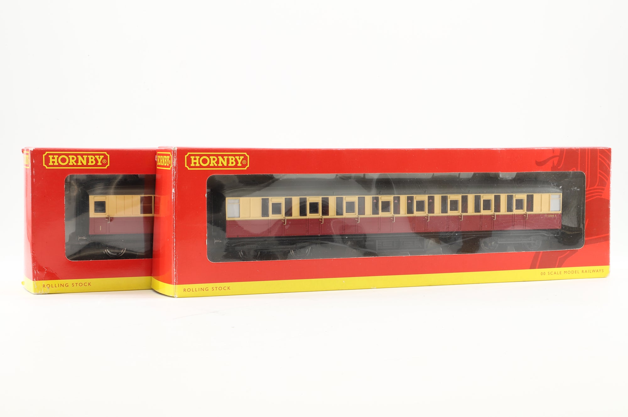 Hornby OO R4180/4182A Set of 2x Gresley 61ft 6in Coaches in BR(E) Crimson/Cream