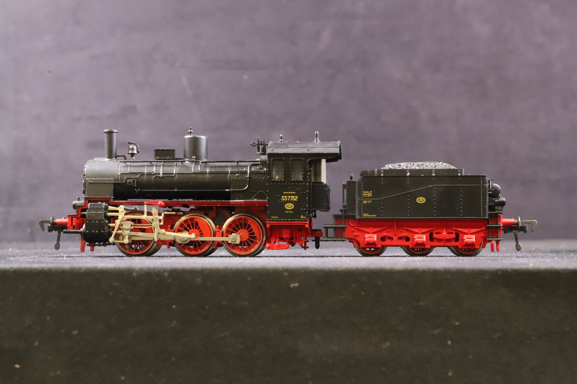 Fleischmann HO 4124 BR 53 0-6-0 537752 in DRG Black/Red